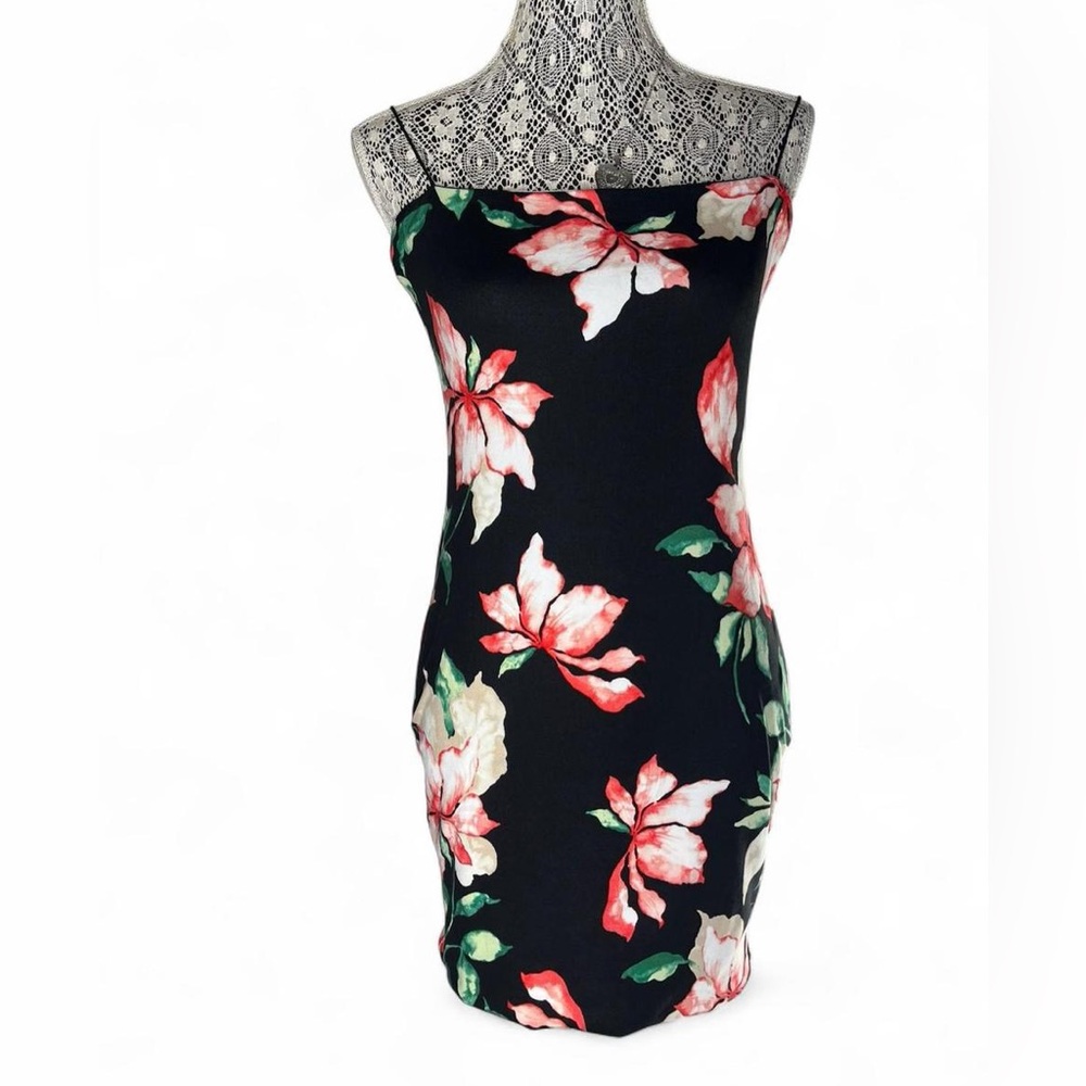 Chic Strapless Floral Dress in Black and Pink - Picture 6 of 6